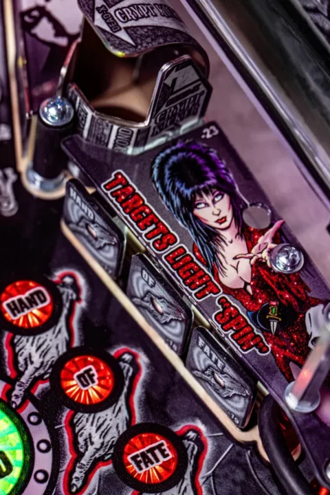 Elvira's house of horrors Red Blood Kiss – Image 9